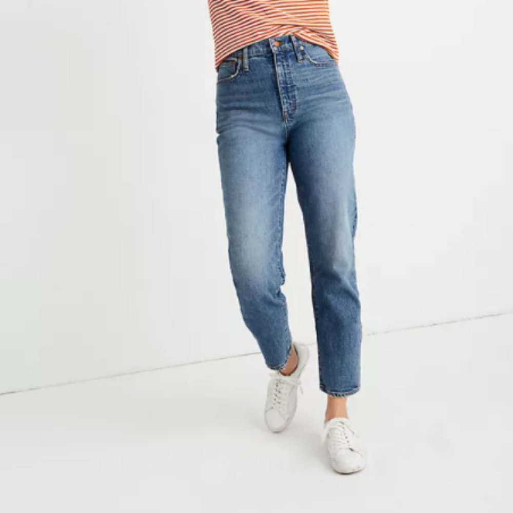 Classic Straight Jeans in Peralta Wash - AA596